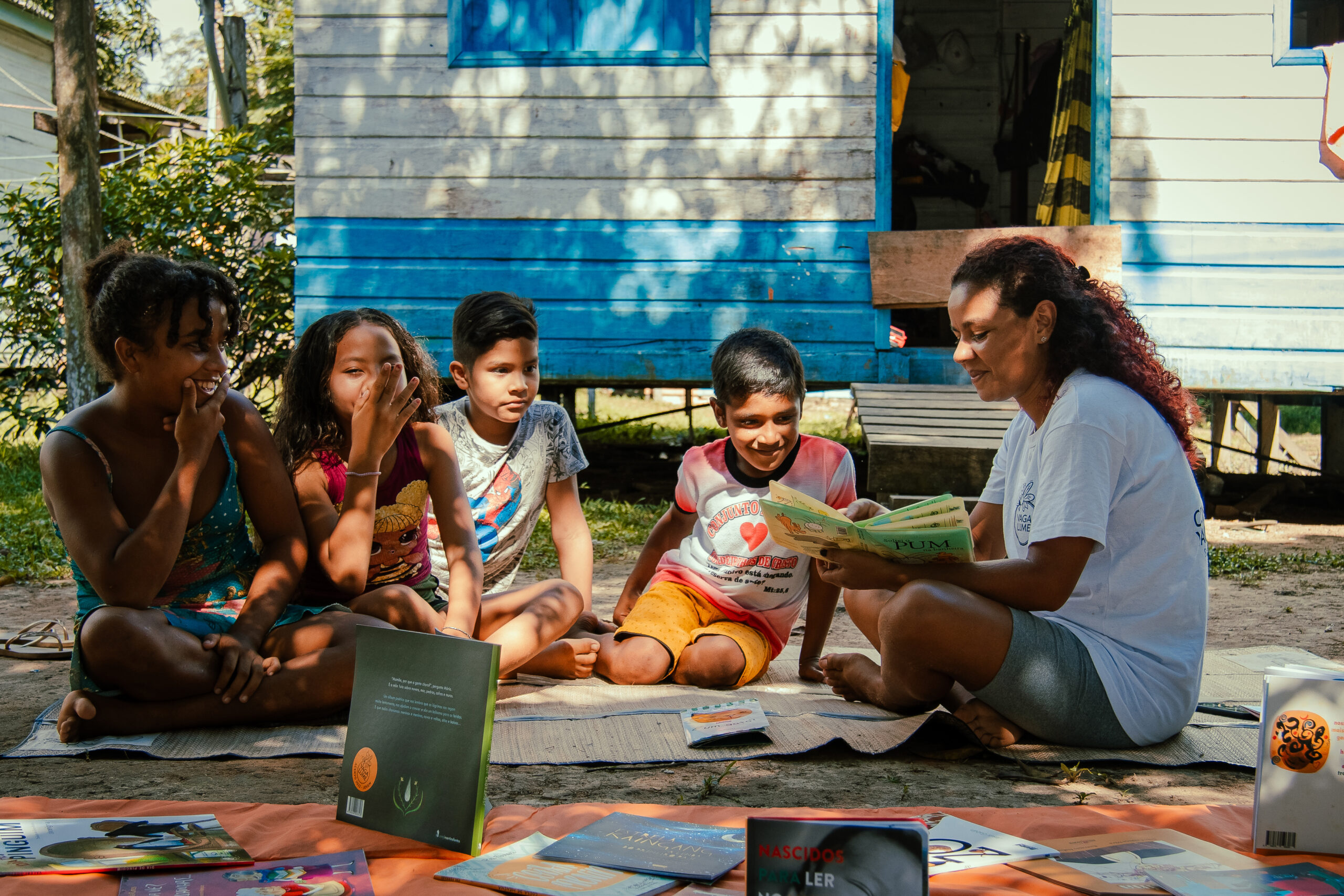 Vaga Lume transforma a vida de crianças da Amazônia por meio da leitura há mais de 20 anos